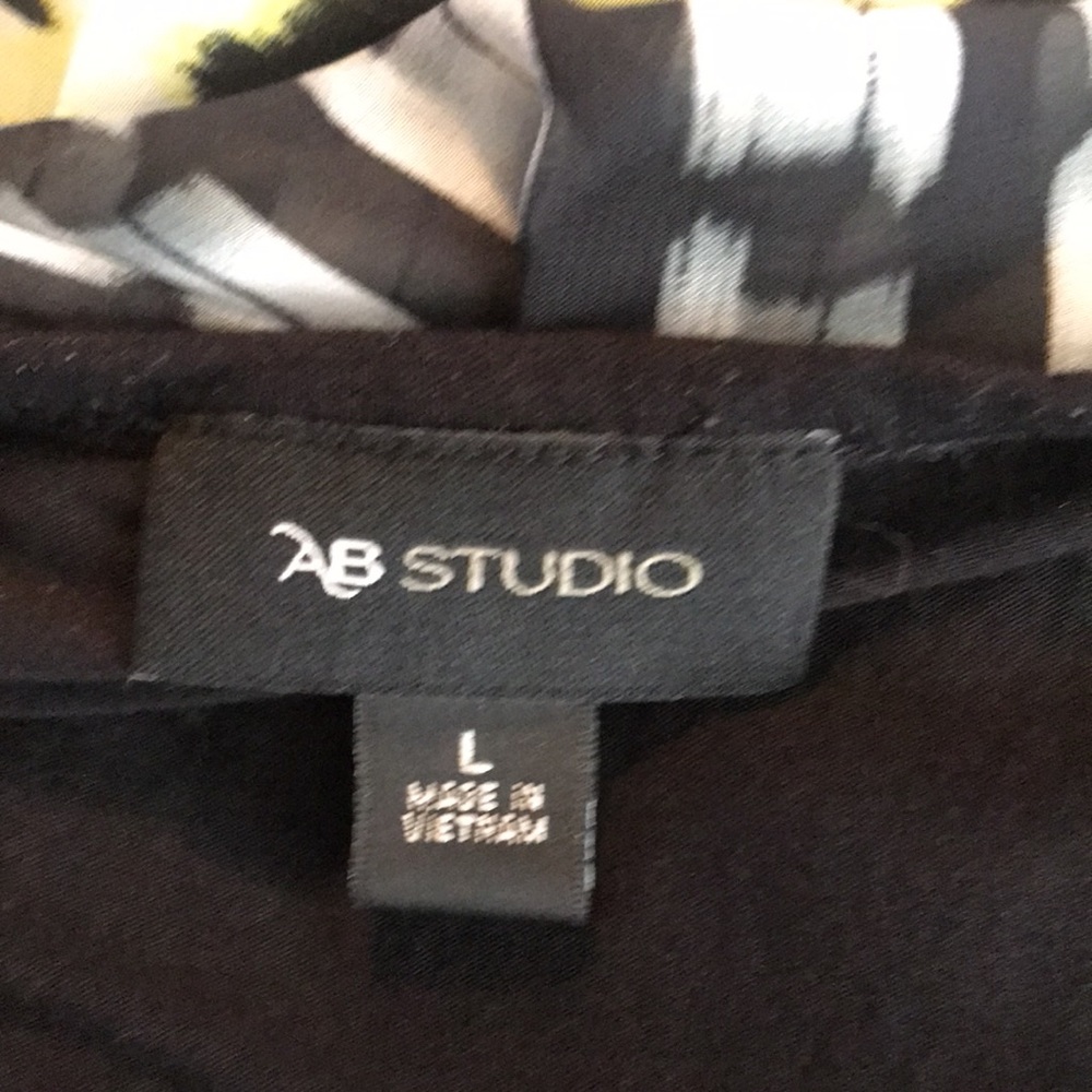AB Studio Yellow Black and White Geometric Print Overlay Blouse - Picture 12 of 13